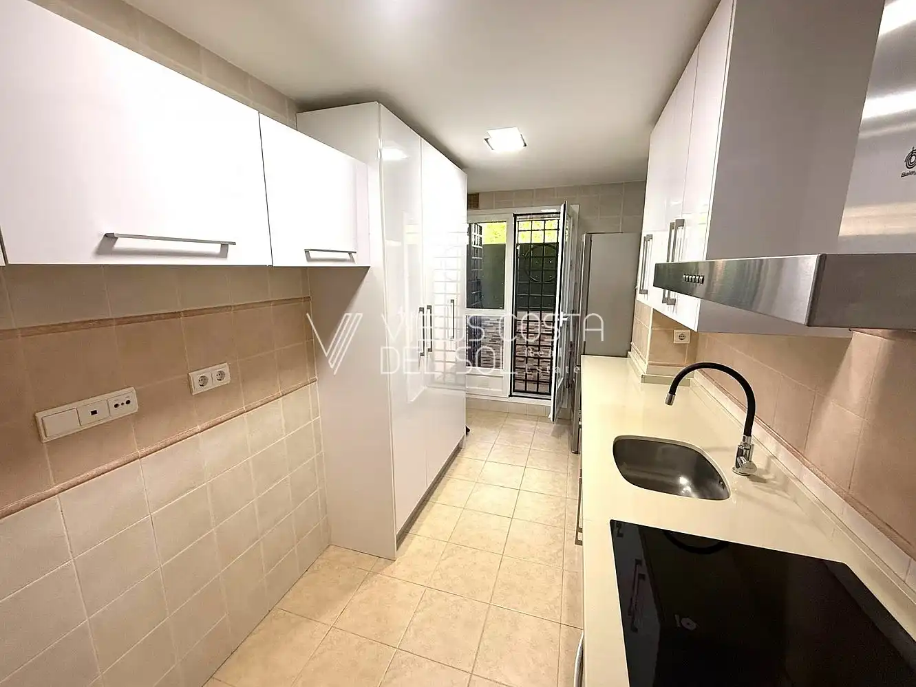 Cuina de Apartament en venda en Vélez-Málaga amb Aire condicionat, Calefacció i Jardí privat