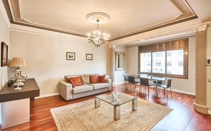Sala d'estar de Pis en venda en  Barcelona Capital amb Aire condicionat i Parquet