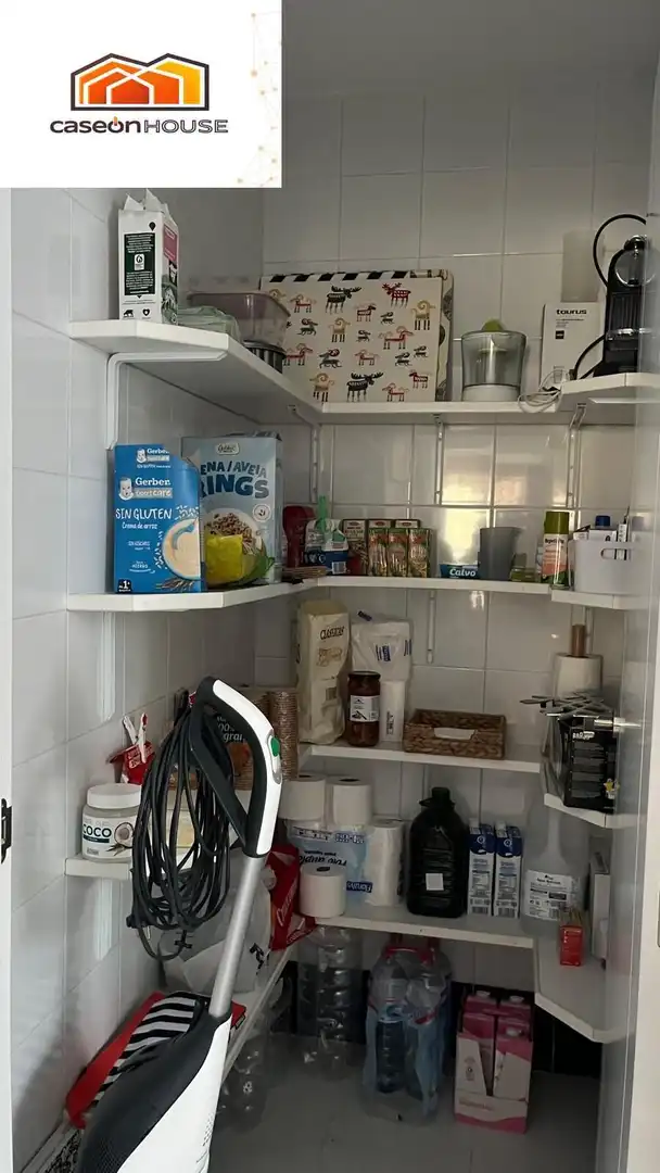 Cuina de Apartament en venda en Chiclana de la Frontera amb Piscina comunitària