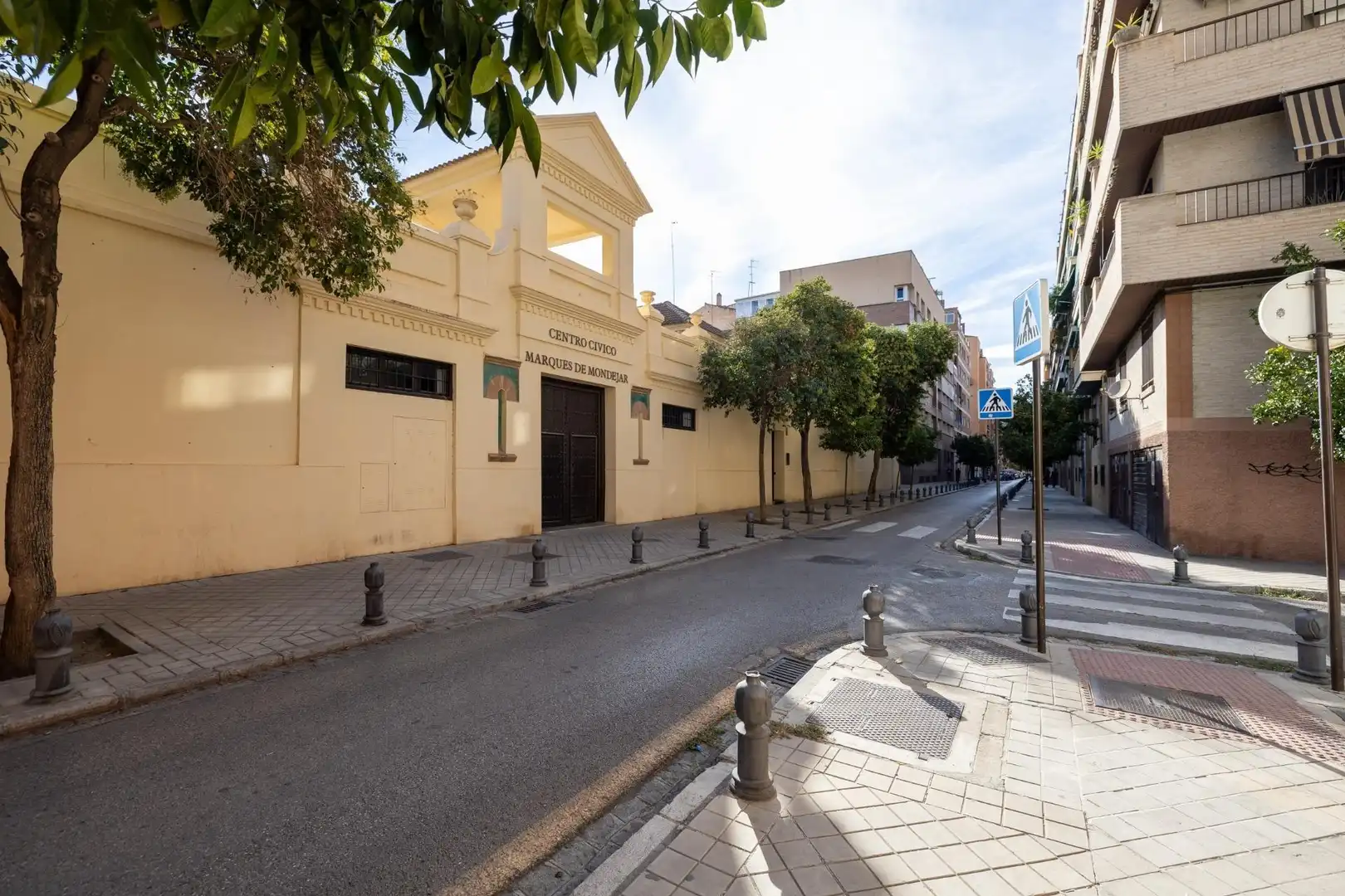 Vista exterior de Local en venda en Granada