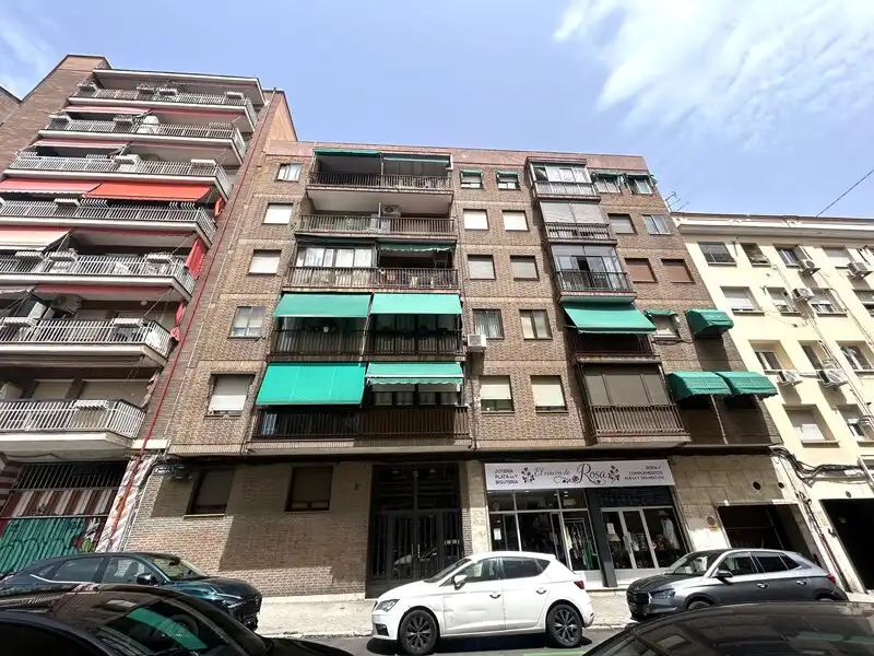 Vista exterior de Pis en venda en Madrid amb Calefacció i Piscina