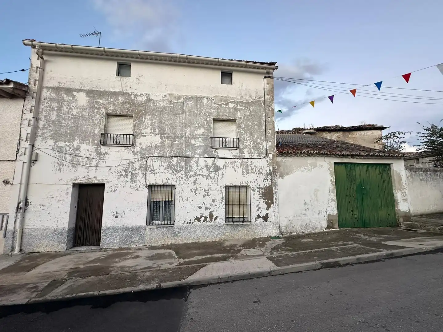 Vista exterior de Casa o xalet en venda en Estremera amb Calefacció i Terrassa