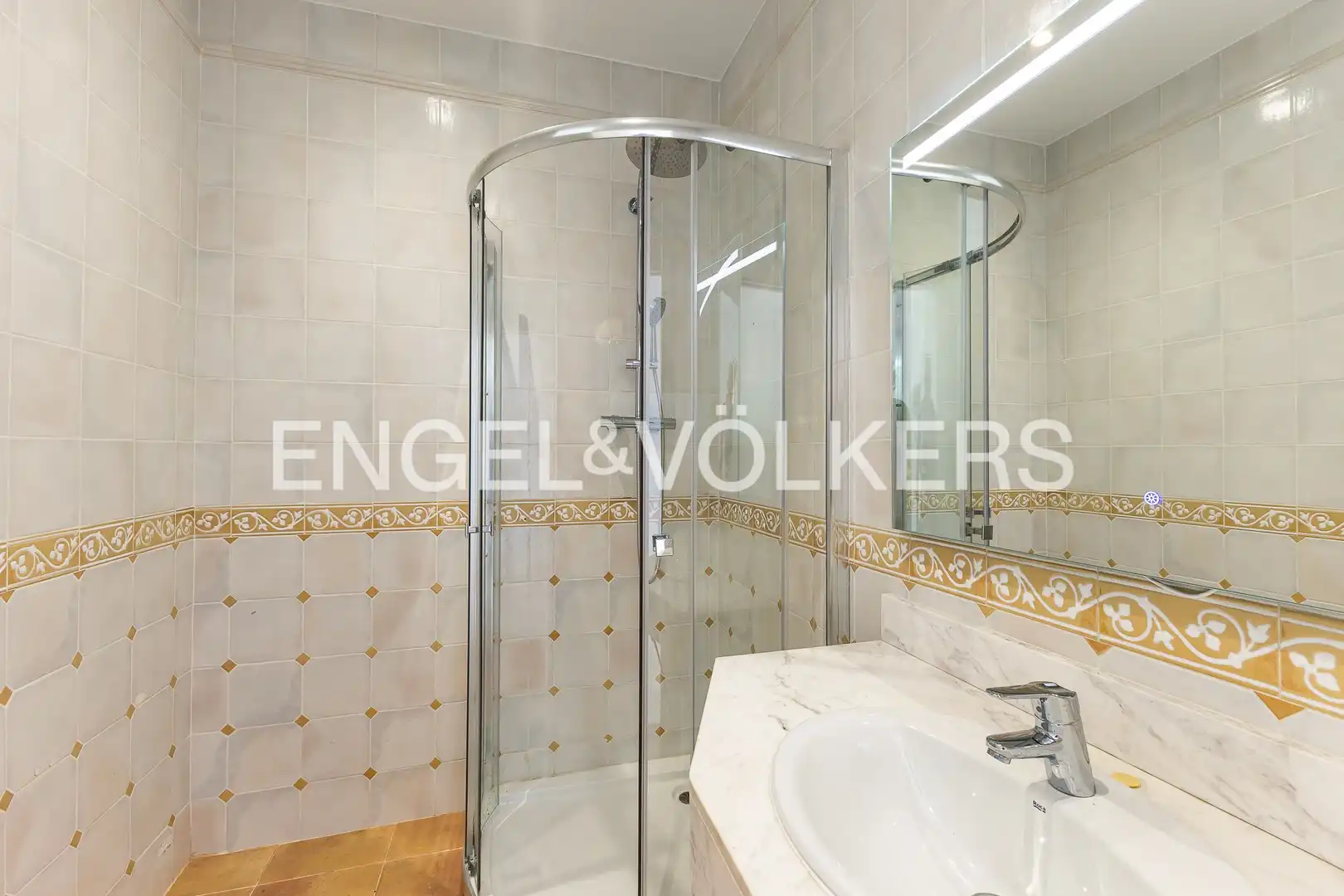Baño de Casa o chalet de alquiler en Corbera de Llobregat con Aire acondicionado, Calefacción y Jardín privado