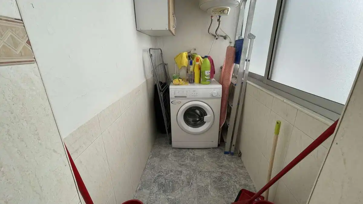 Piso en venta en Granada con Amueblado, Microondas y Balcón