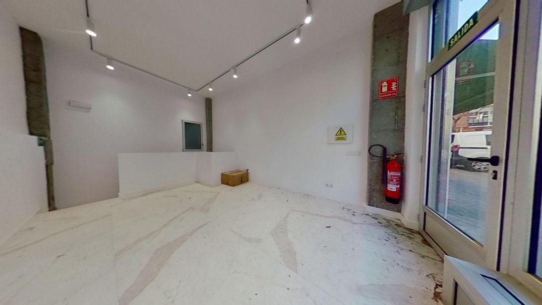 Premises for sale in  Madrid Capital  with Air Conditioner and Furnished