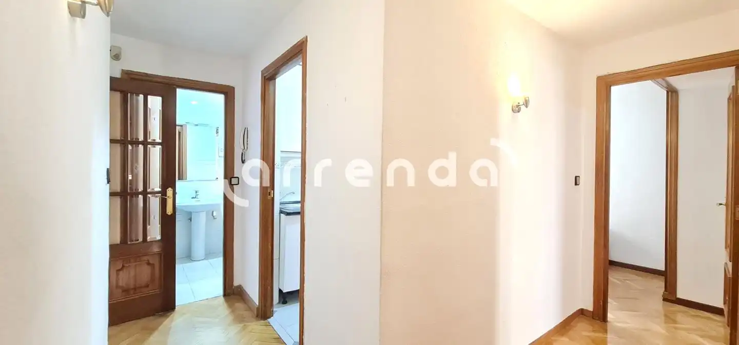 Flat for rent in Madrid  with Heating and Parquet flooring
