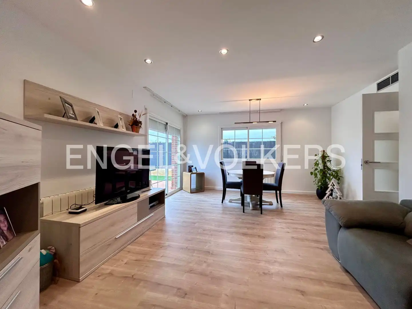 Living room of Detached homes for sale in Cambrils  with Air Conditioner, Heating and Private garden