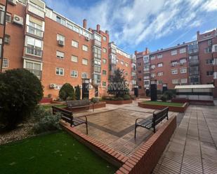 Exterior view of Flat for sale in  Madrid Capital  with Terrace, Storage room and Swimming Pool