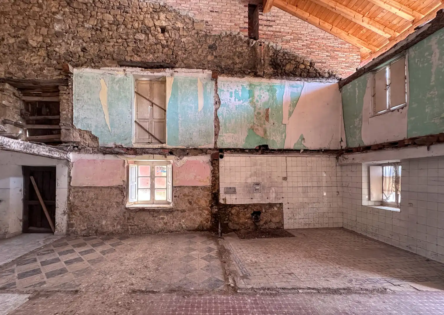 Vista exterior de Casa adosada en venda en Castañeda amb Jardí privat