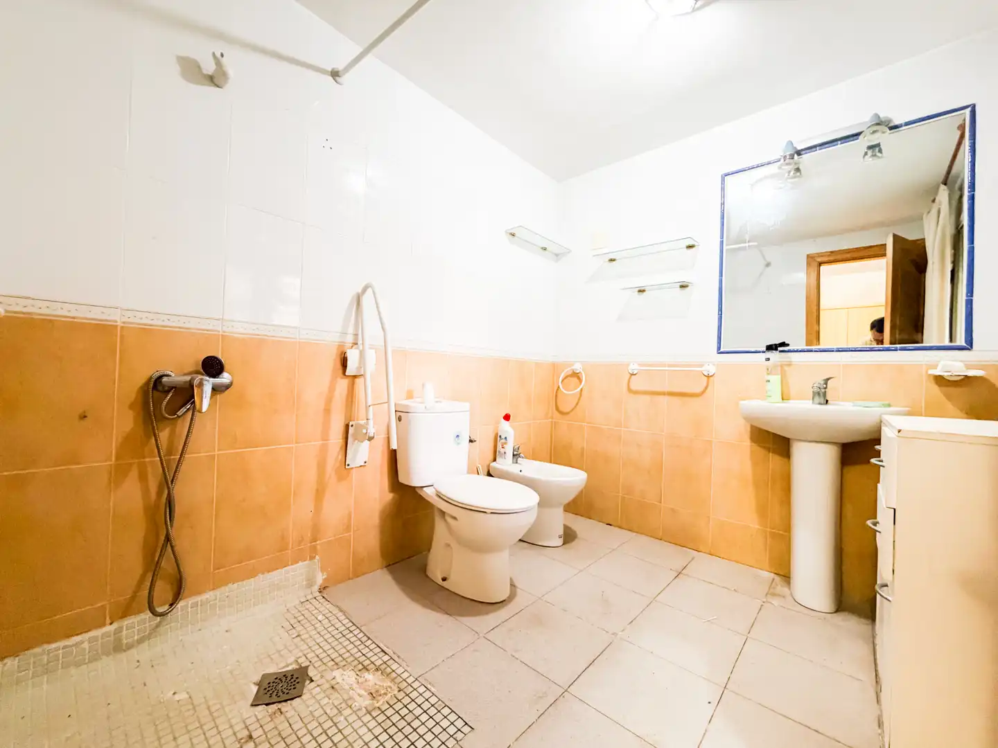 Bathroom of Houses for sale in Baza  with Terrace, Furnished and Balcony
