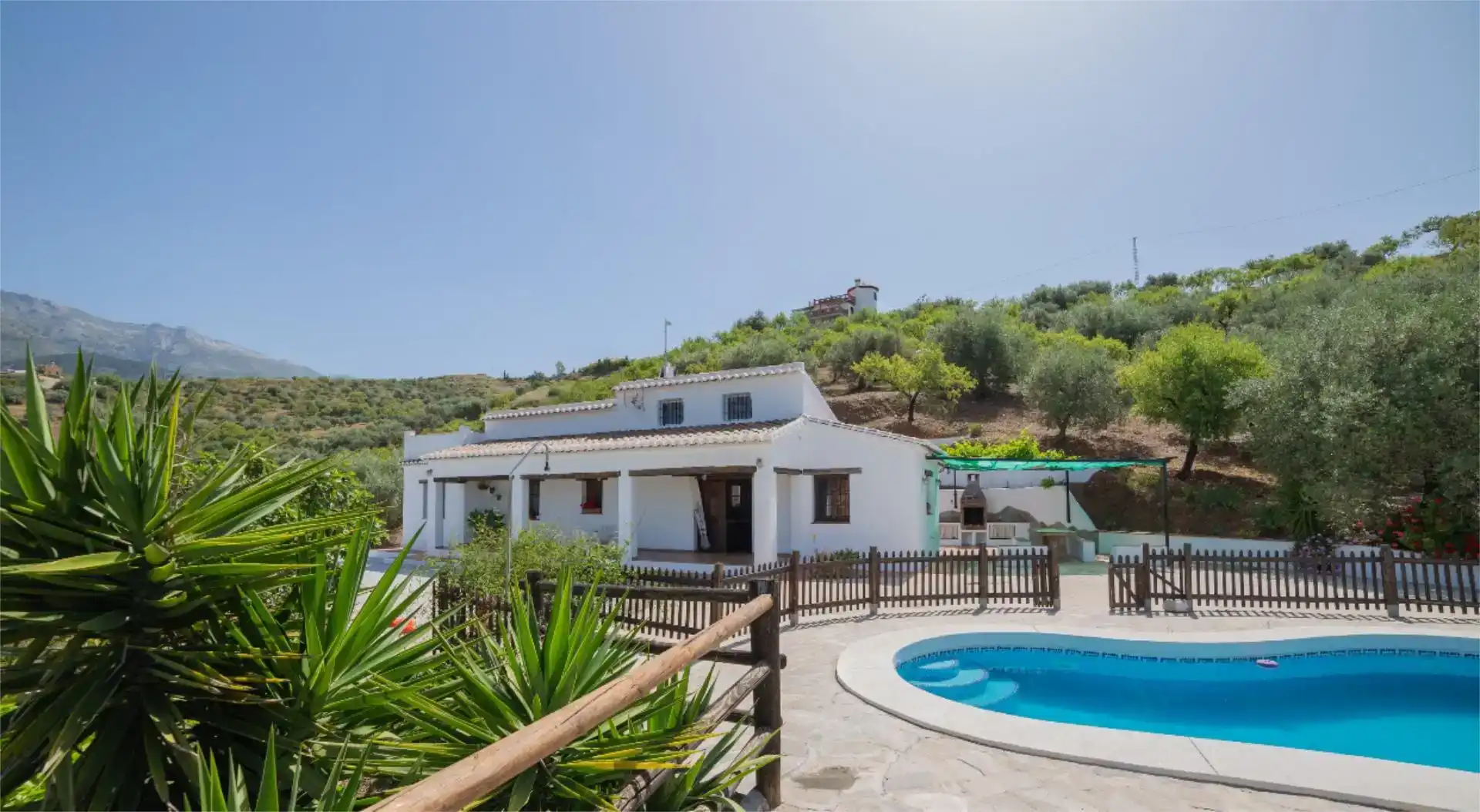 Vista exterior de Casa o xalet de lloguer en Sedella amb Jardí privat, Traster i Piscina