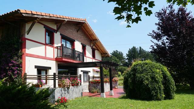 Casa adosada en Venta en Arboliz Auzoa en Ibarrangelu