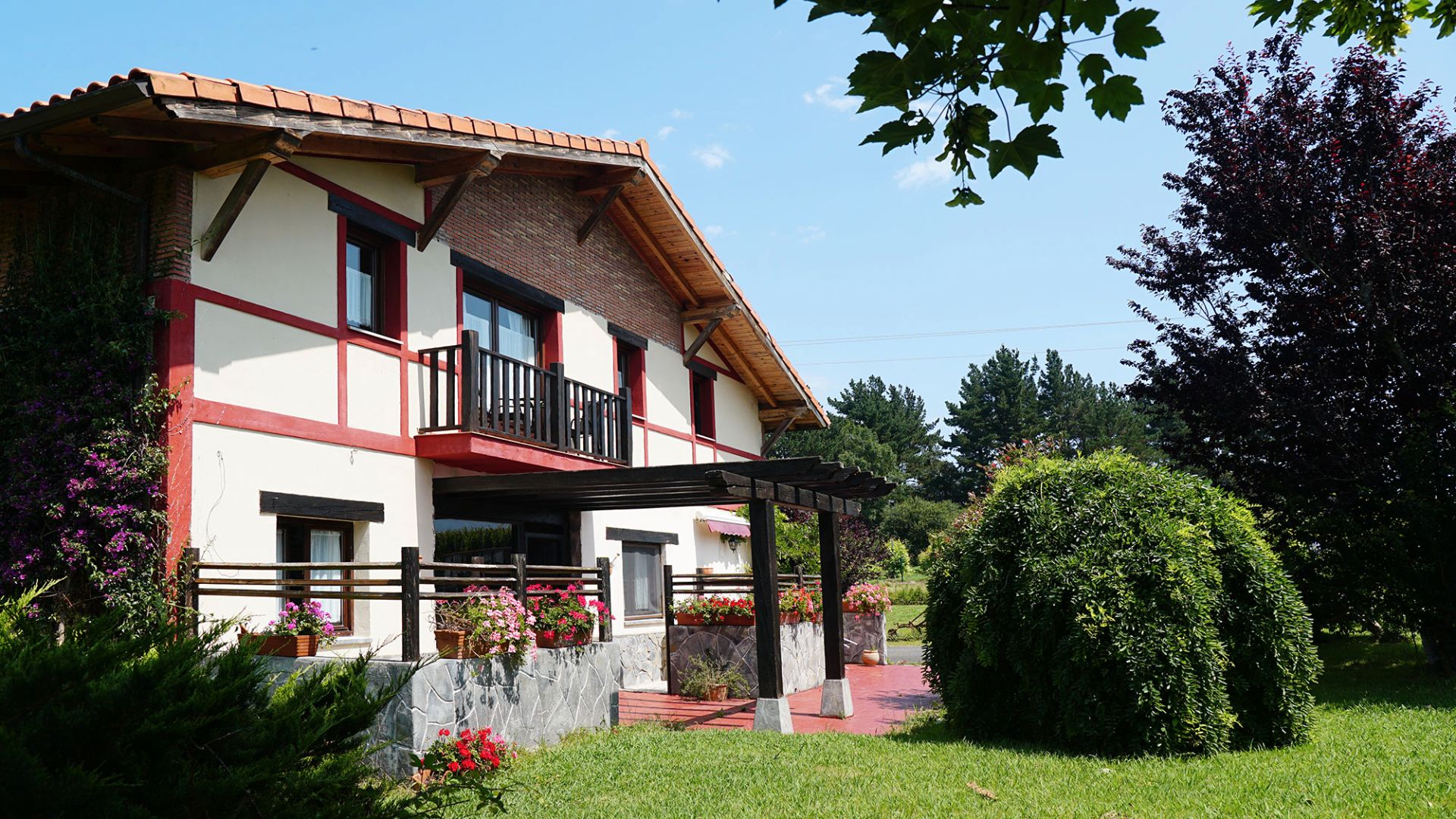 Exterior view of Single-family semi-detached for sale in Ibarrangelu  with Heating, Private garden and Furnished