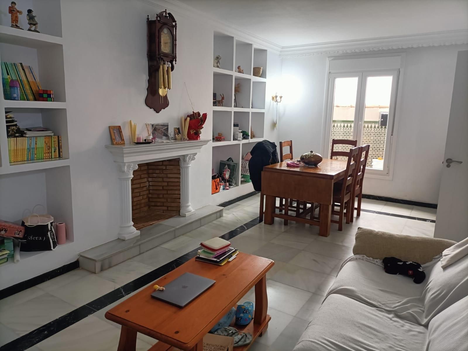 Sala d'estar de Casa adosada en venda en Chiclana de la Frontera amb Jardí privat, Parquet i Terrassa