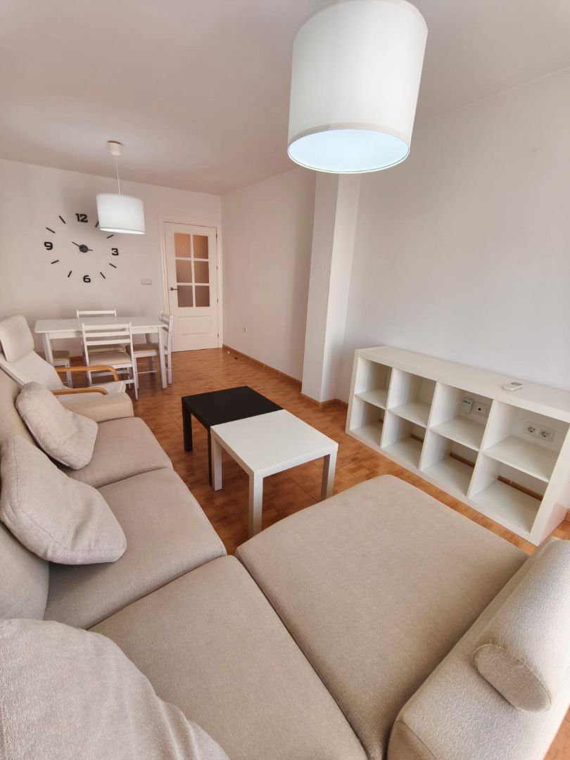 Sala d'estar de Pis en venda en Churriana de la Vega amb Aire condicionat, Traster i Moblat