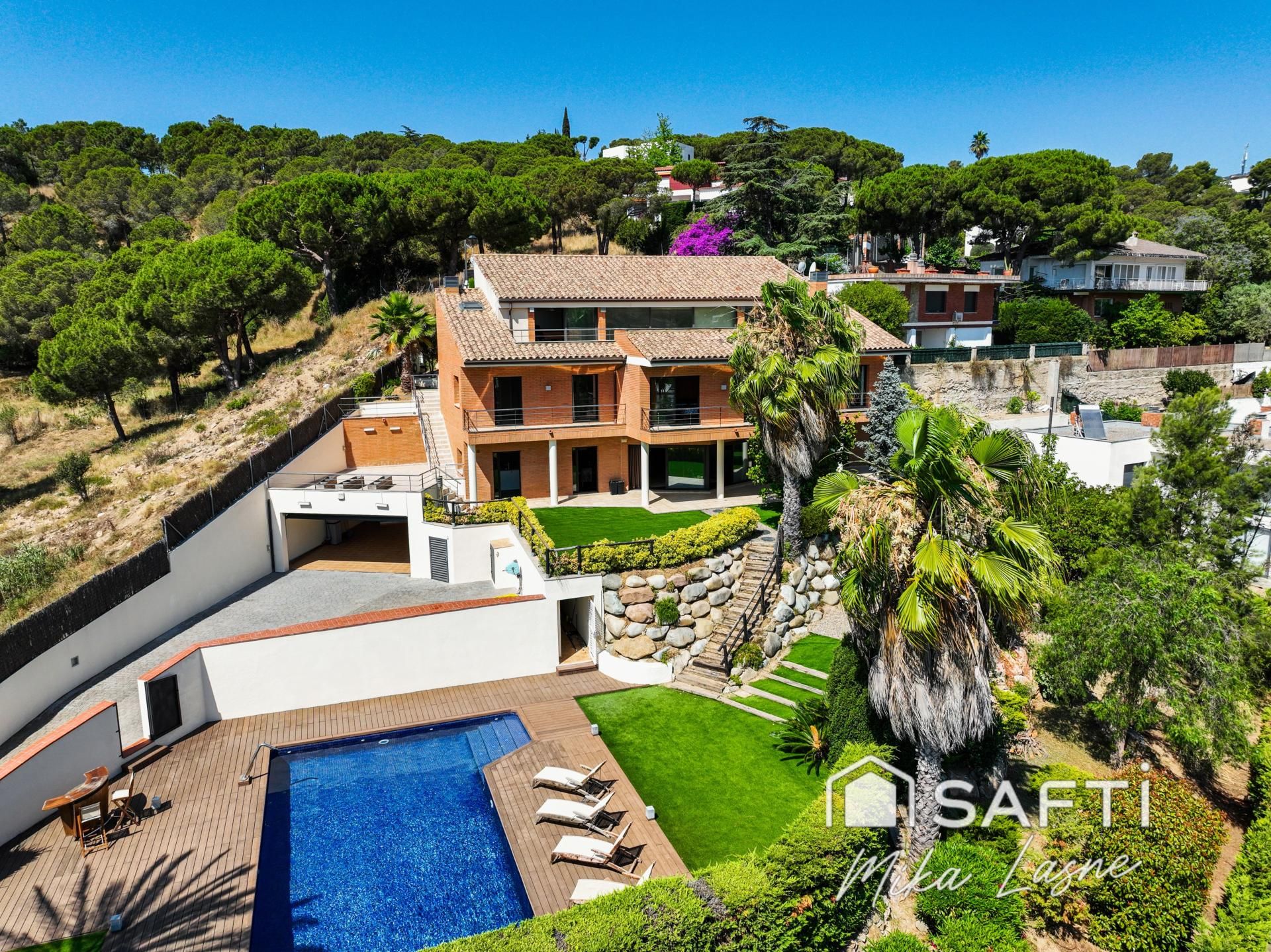 Vista exterior de Casa o xalet en venda en Cabrils amb Aire condicionat, Calefacció i Terrassa