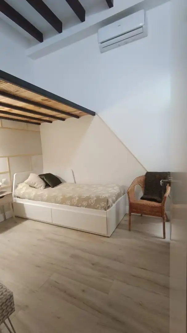 Schlafzimmer von Erdgeschoss zum Verkauf in Mataró mit Klimaanlage, Heizung und Privatgarten