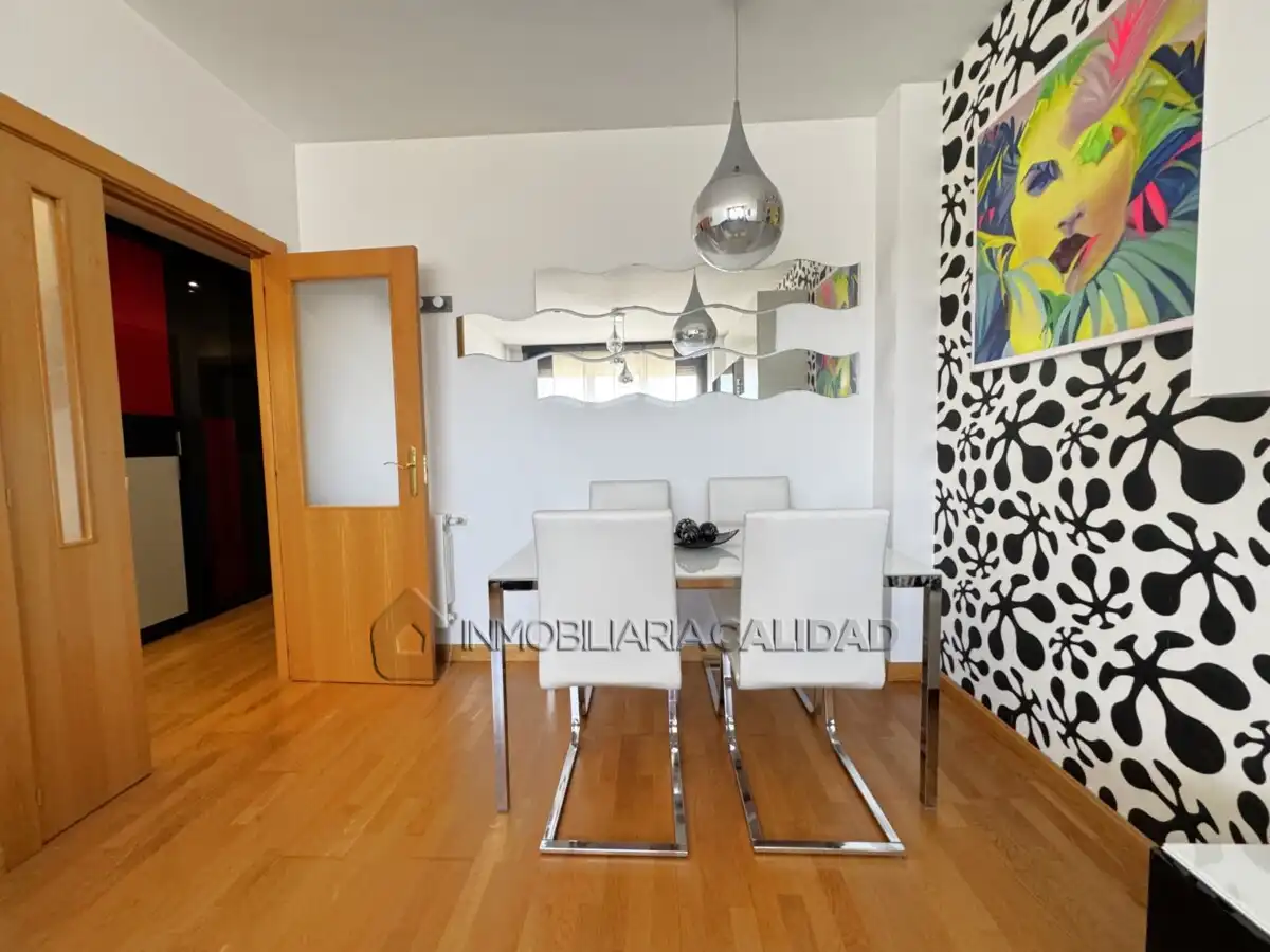 Comedor de Piso en venta en Burgos con Calefacción, Terraza y Trastero