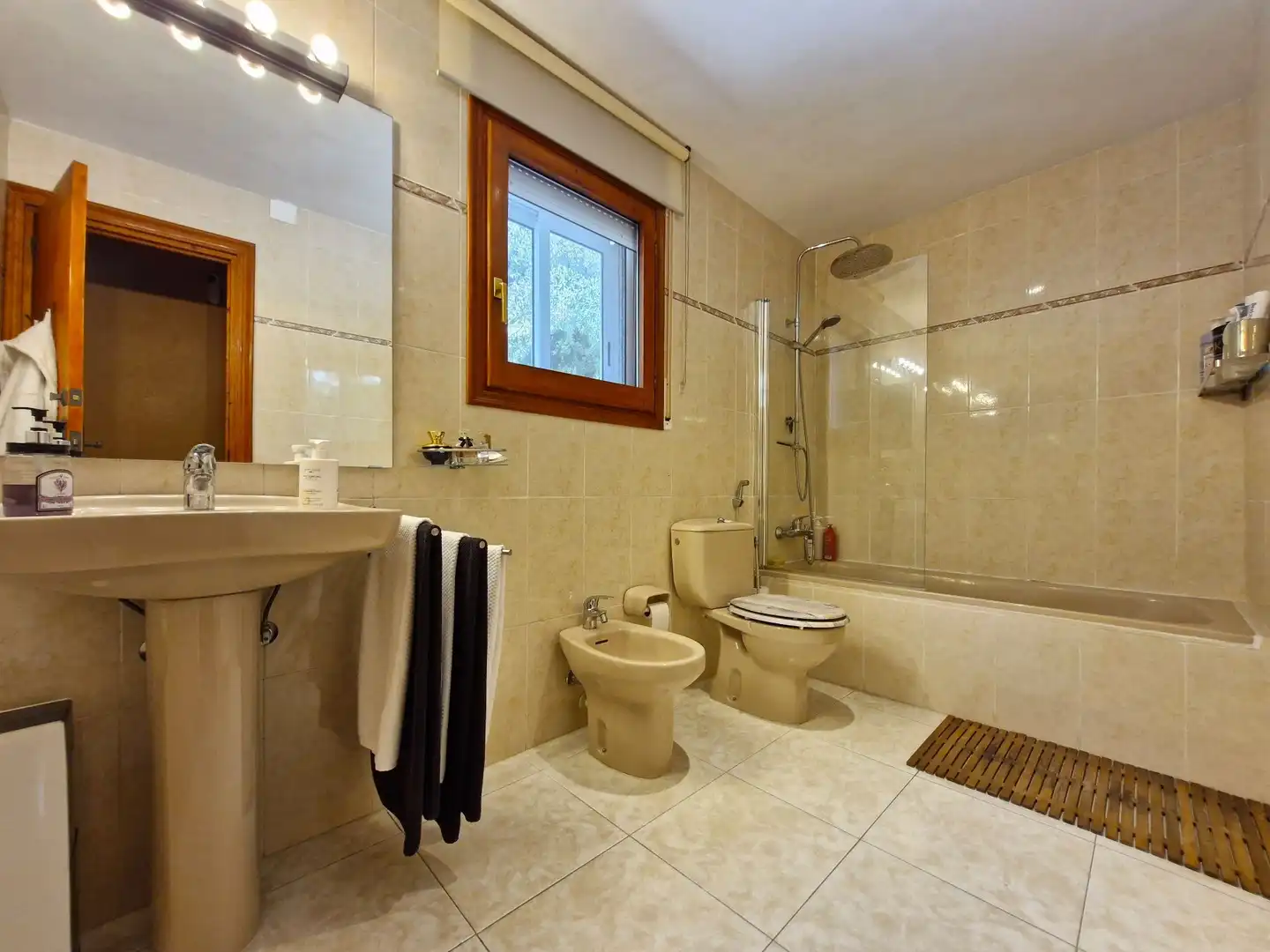 Bathroom of Houses for sale in Almoster  with Air Conditioner, Heating and Storage room