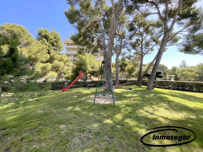 Parking de Piso en venta en Salou con Terraza, Amueblado y Piscina comunitaria