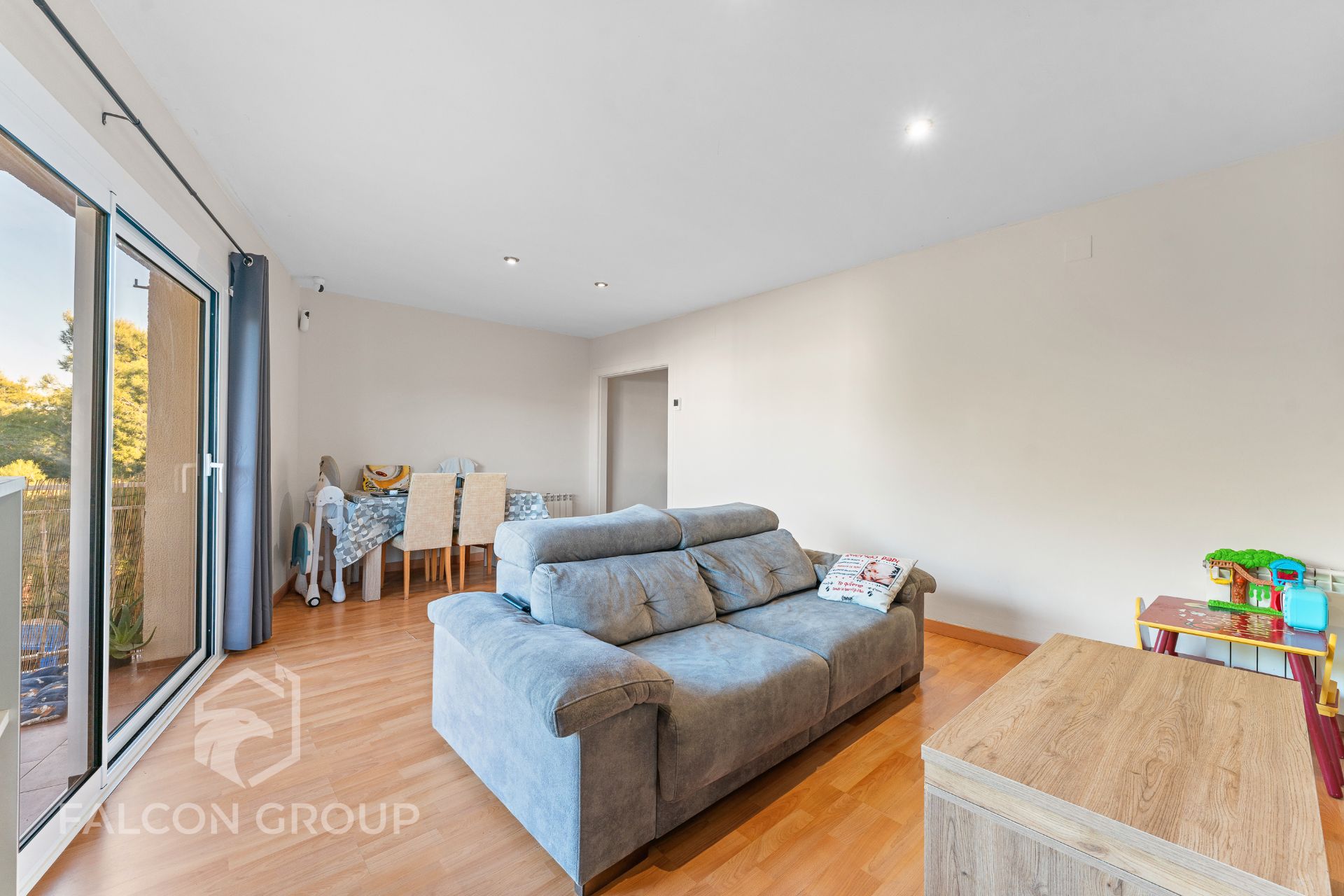 Living room of Flat for sale in Sant Pere de Ribes  with Heating, Parquet flooring and Furnished
