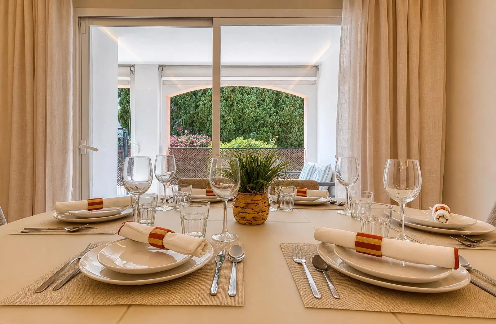 Menjador de Apartament de lloguer en Marbella amb Aire condicionat, Terrassa i Traster