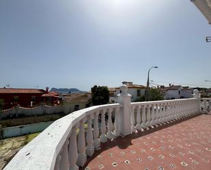 Vista exterior de Casa o xalet en venda en Algeciras amb Jardí privat i Piscina