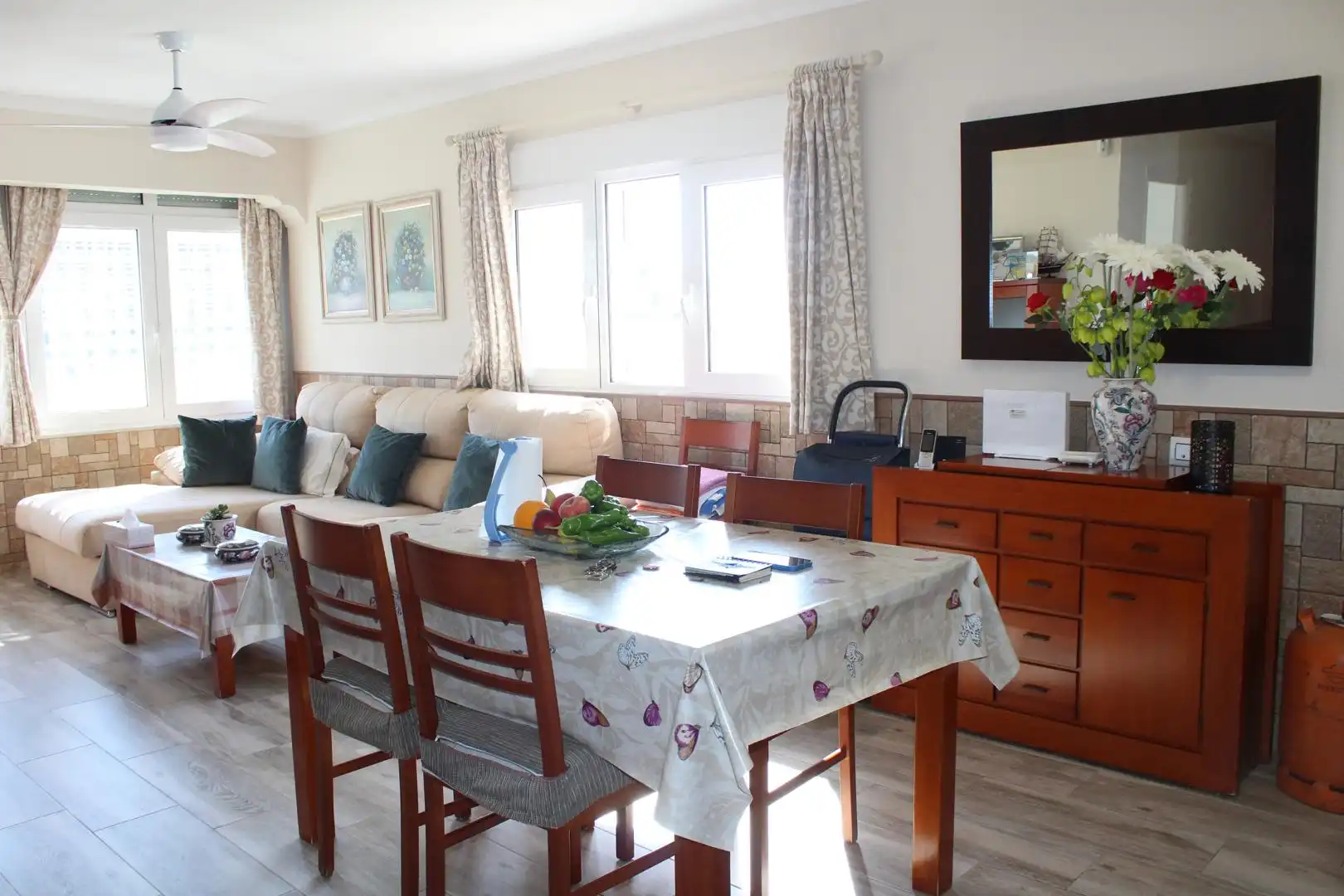Comedor de Apartamento en venta en Roquetas de Mar con Jardín privado, Trastero y Amueblado
