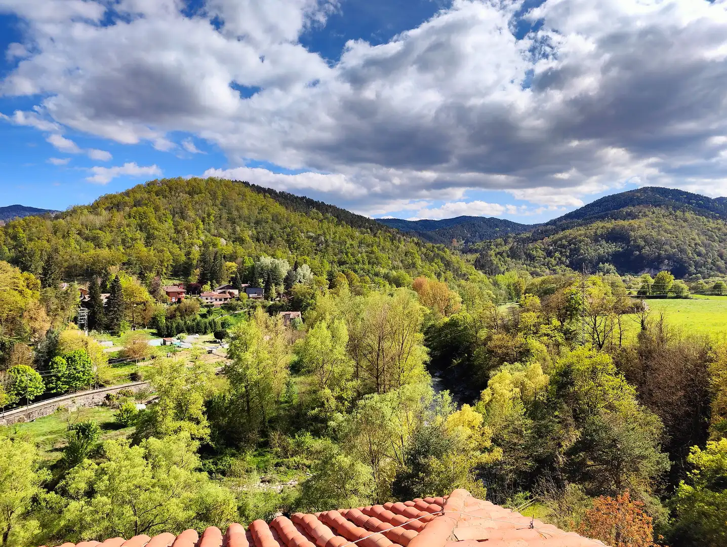 Vista exterior de Casa o xalet en venda en Sant Joan de les Abadesses amb Calefacció, Jardí privat i Terrassa