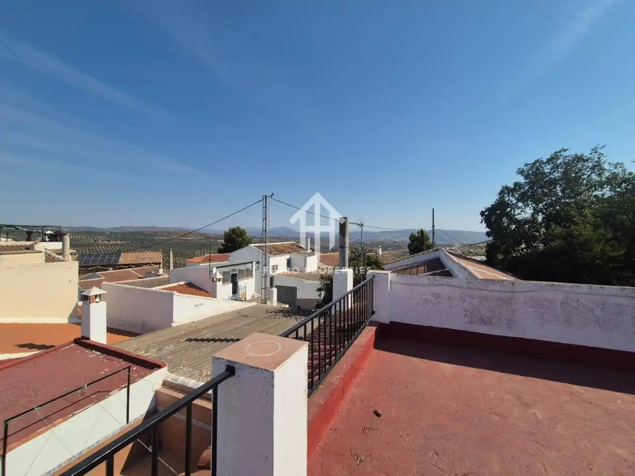 Vista exterior de Casa o xalet en venda en Loja amb Terrassa, Piscina i Moblat