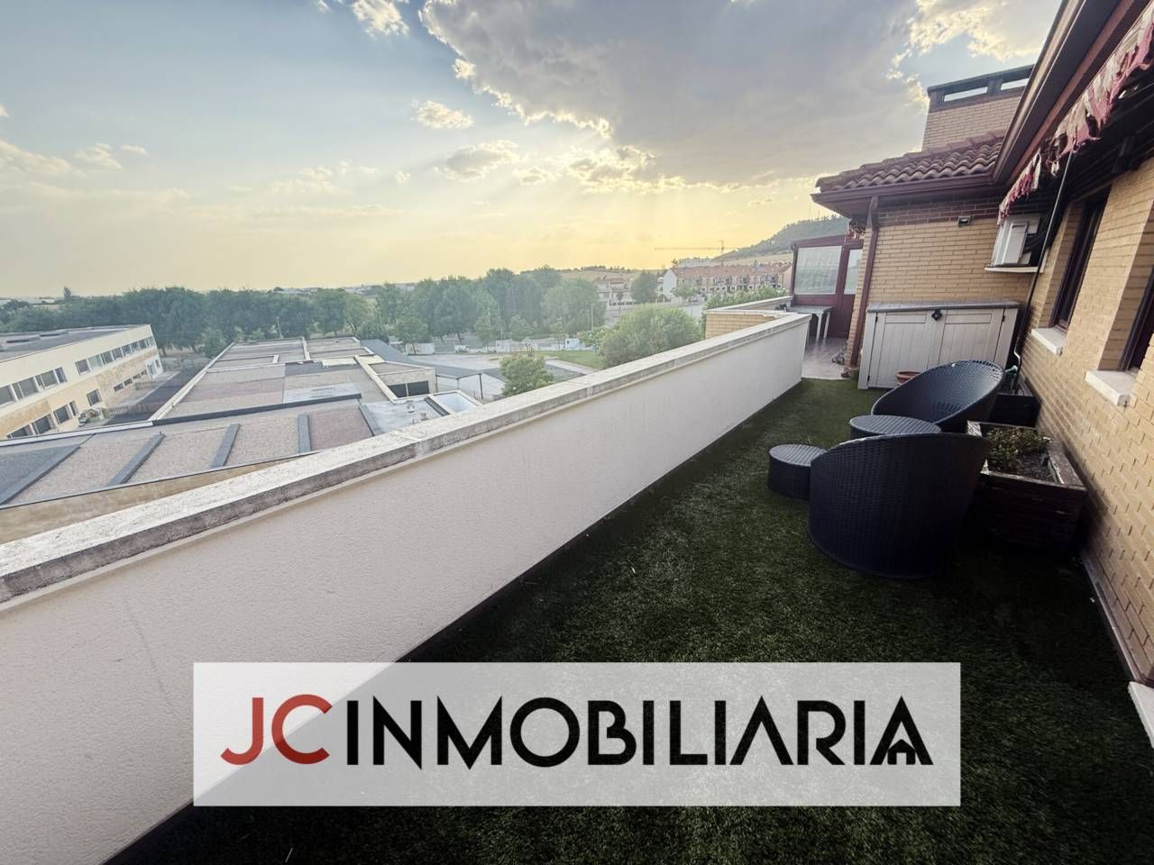 Terrace of Attic for sale in Cistérniga  with Air Conditioner, Heating and Parquet flooring