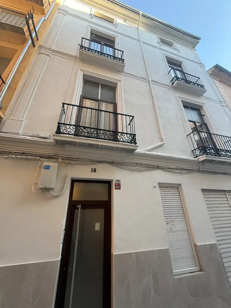 Vista exterior de Piso para compartir en Ontinyent con Aire acondicionado, Calefacción y Parquet