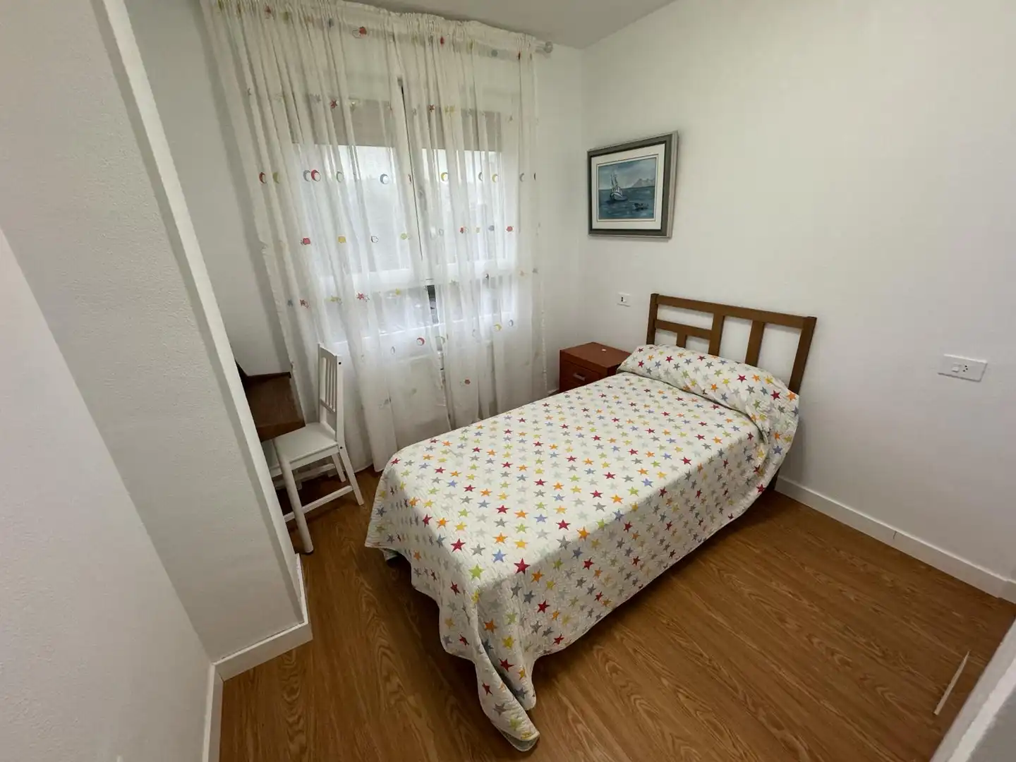 Habitación de Apartamento de alquiler en Burgos con Calefacción, Parquet y Amueblado