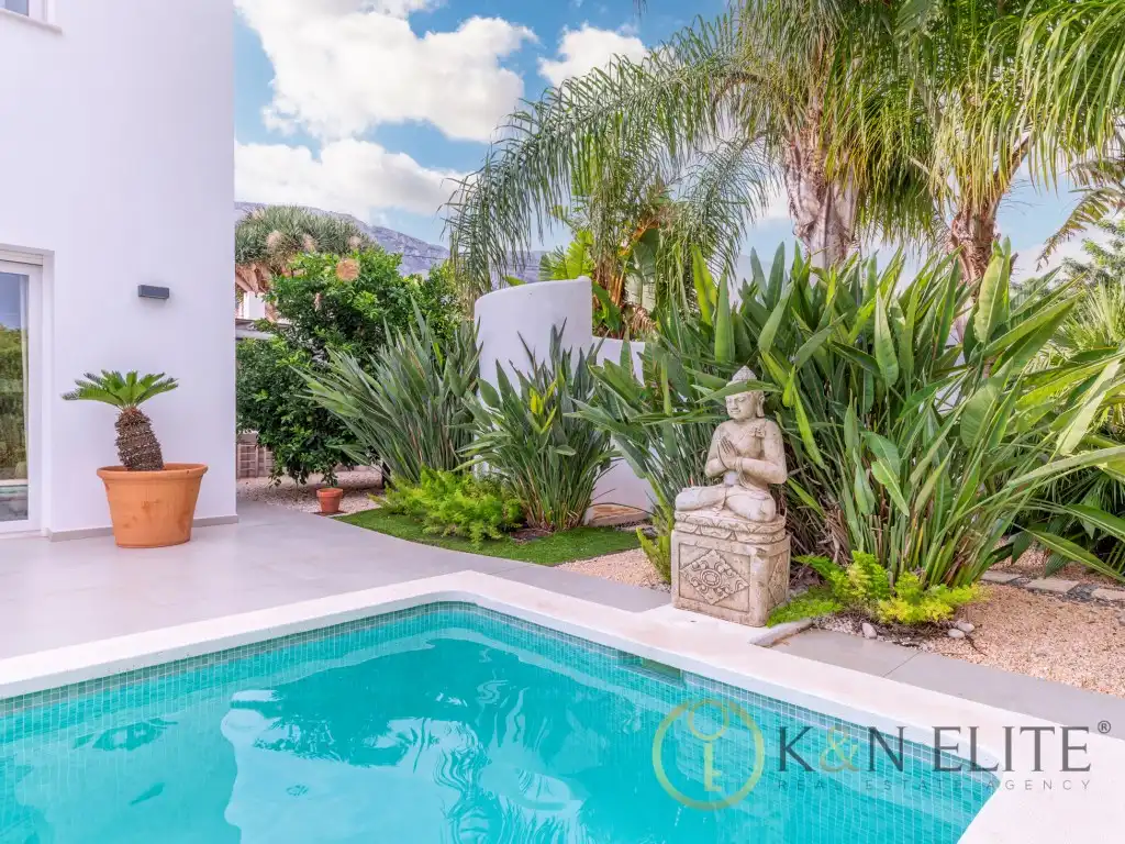 Vista exterior de Casa o xalet de lloguer en Dénia amb Aire condicionat, Jardí privat i Terrassa