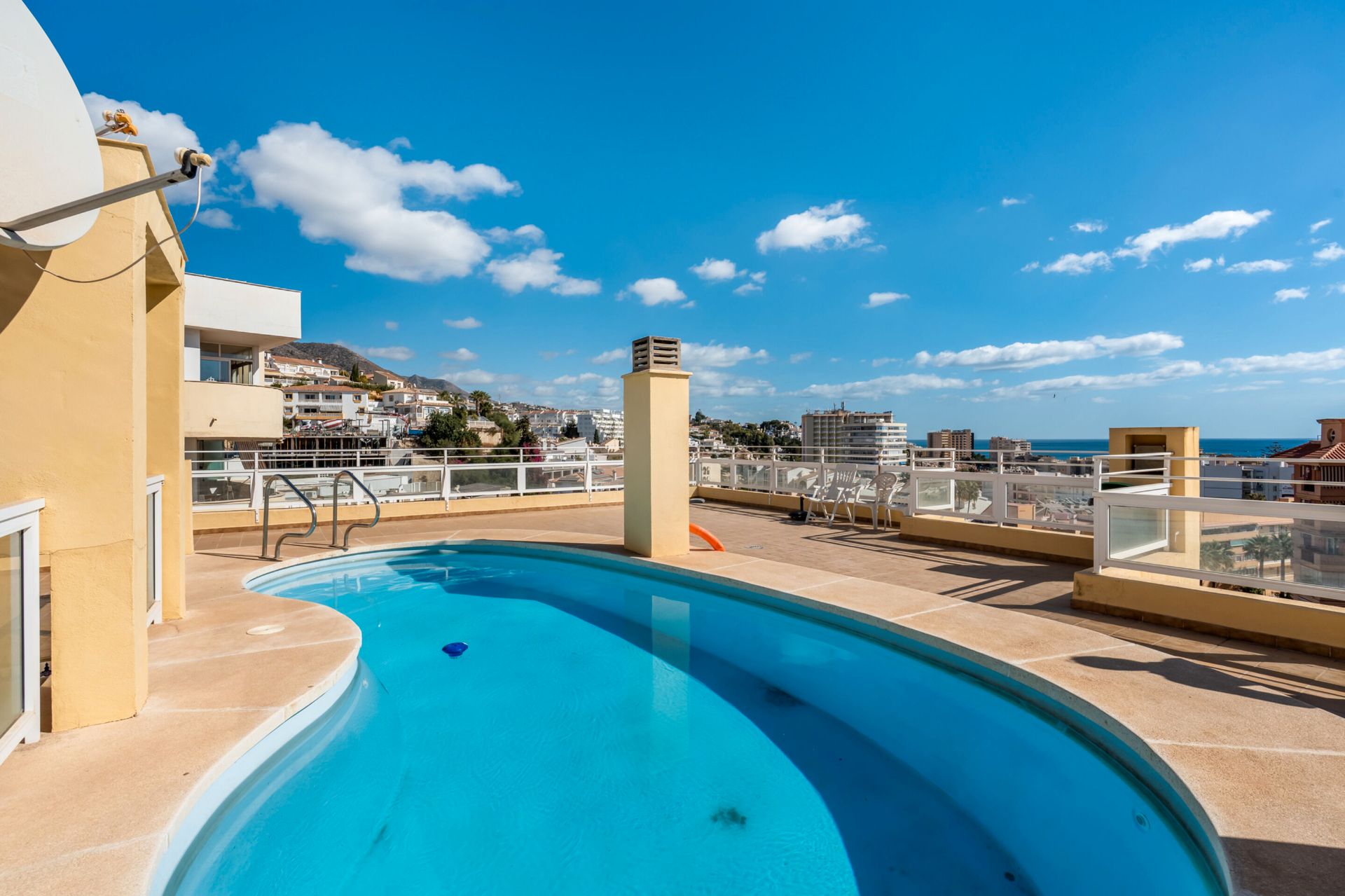 Swimming pool of Apartment for sale in Fuengirola  with Air Conditioner, Storage room and Furnished