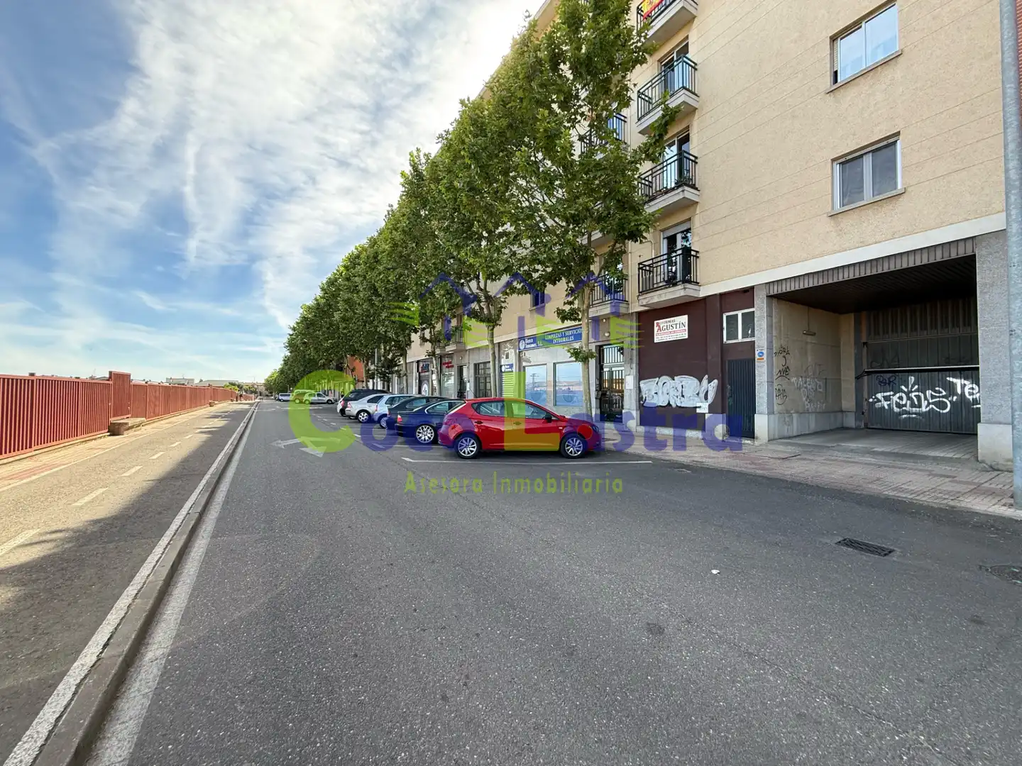 Außenansicht von Garage zum Verkauf in Salamanca