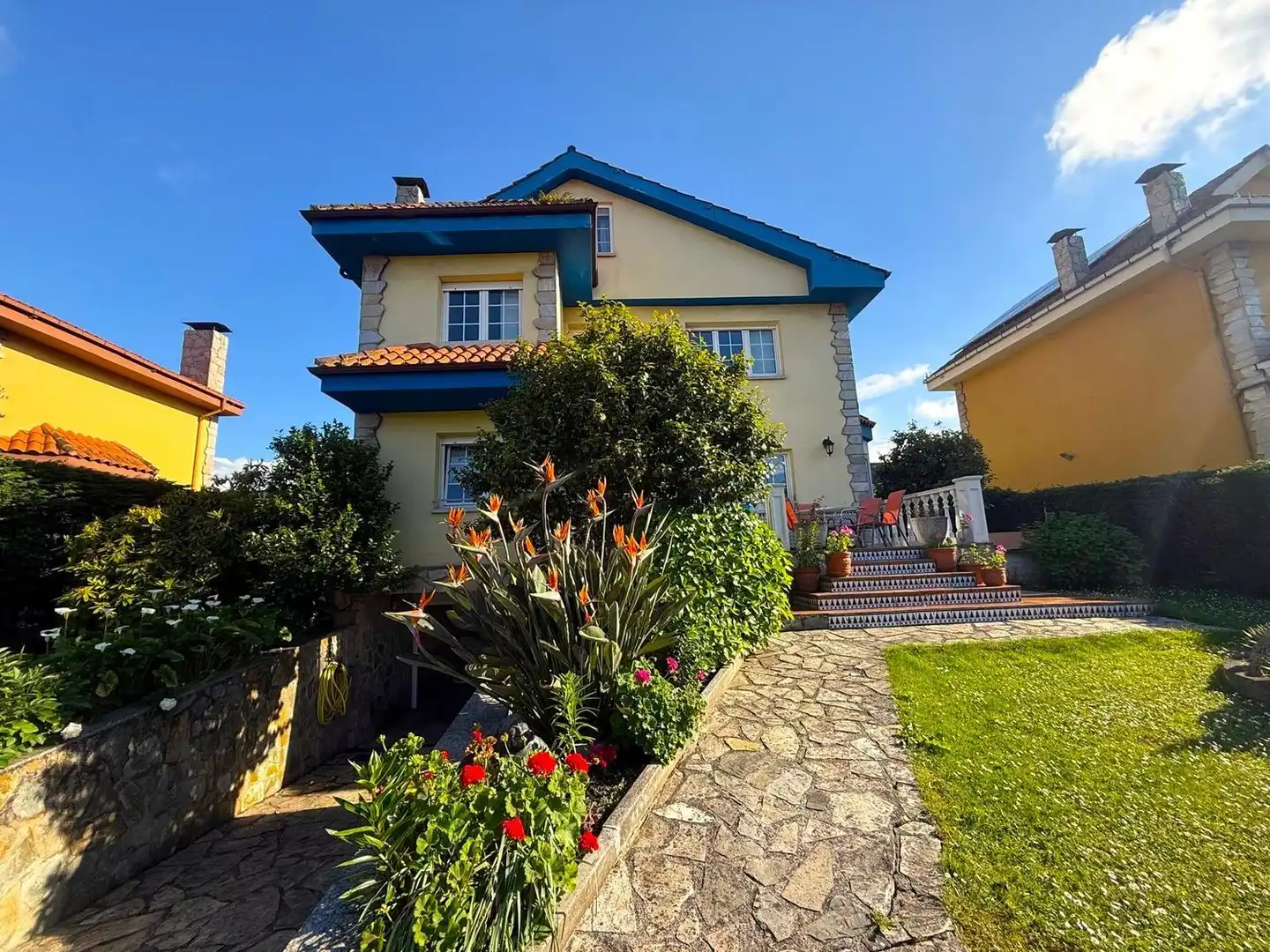 Vista exterior de Casa o chalet en venta en Gijón  con Calefacción, Terraza y Piscina