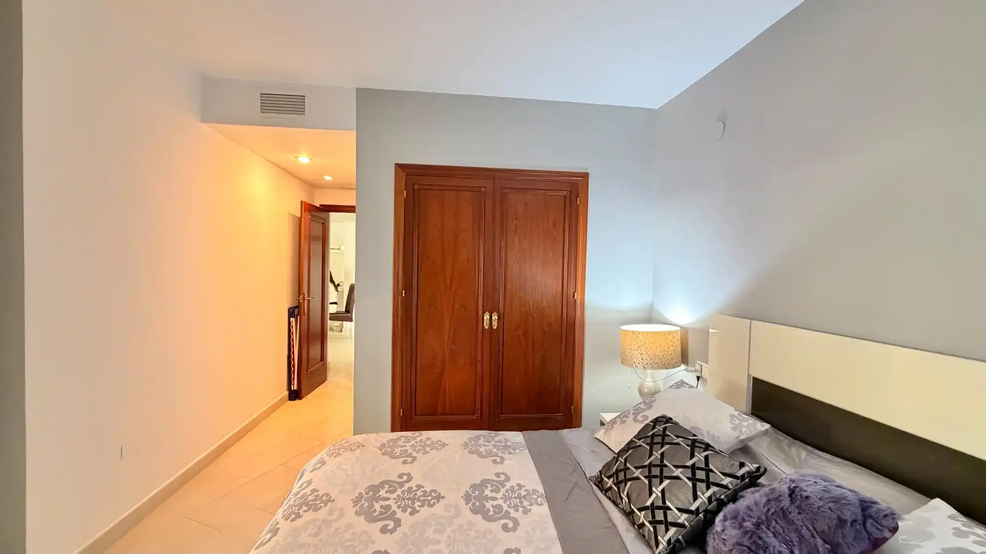 Habitación de Apartamento en venta en Torrevieja con Aire acondicionado, Terraza y Amueblado