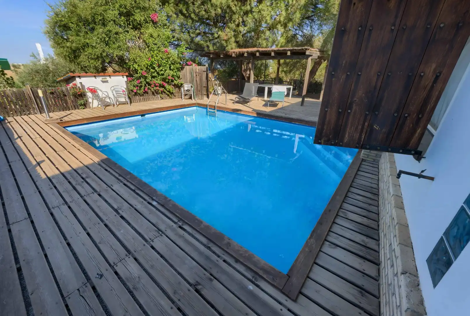 Piscina de Casa o chalet en venta en Sanlúcar la Mayor con Aire acondicionado, Jardín privado y Trastero