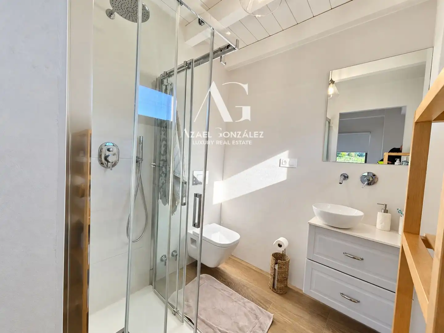 Bathroom of Houses for sale in Cabuérniga, Cantabria