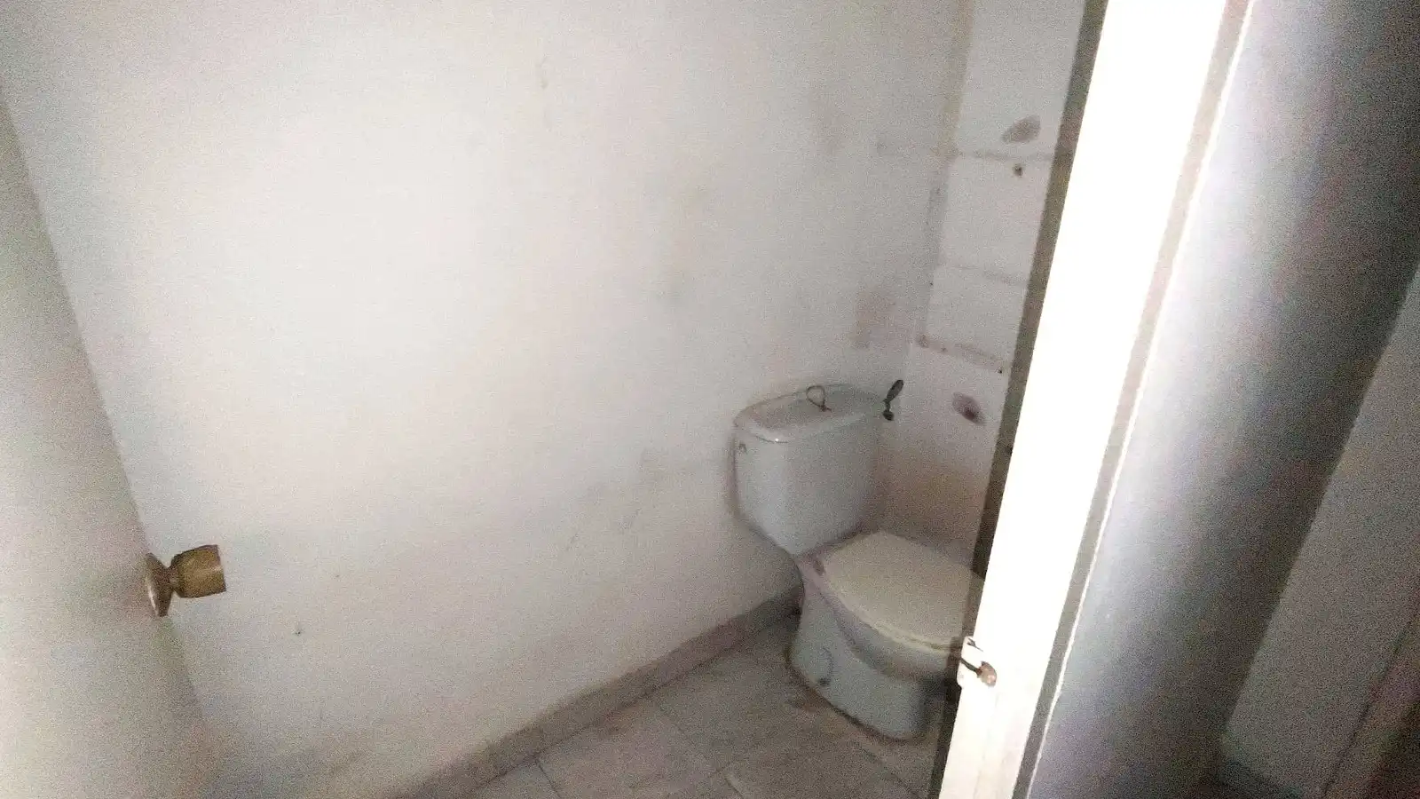 Baño de Local en venta en Coslada