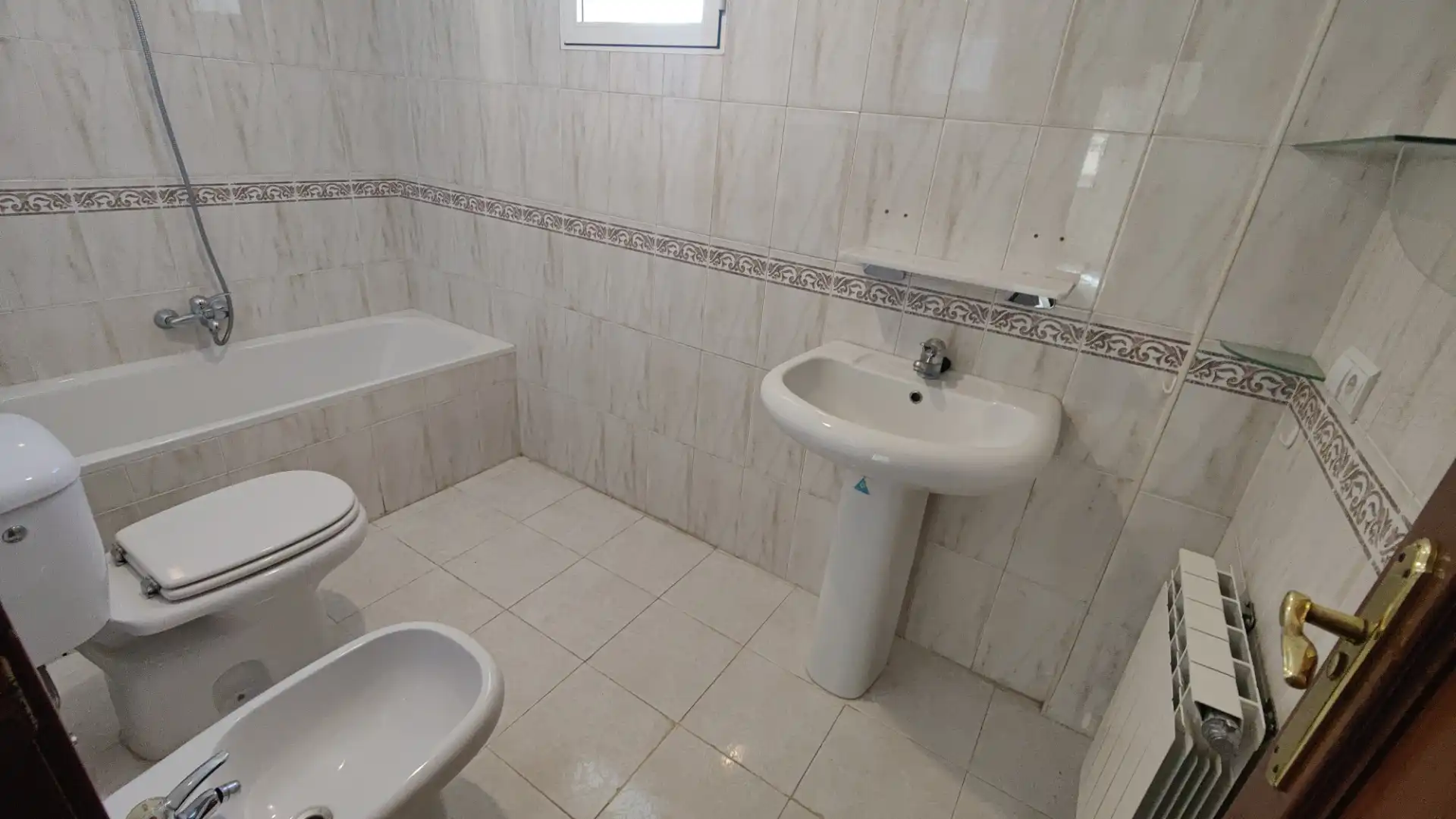 Baño de Casa adosada en venta en Huétor Vega con Calefacción, Jardín privado y Piscina