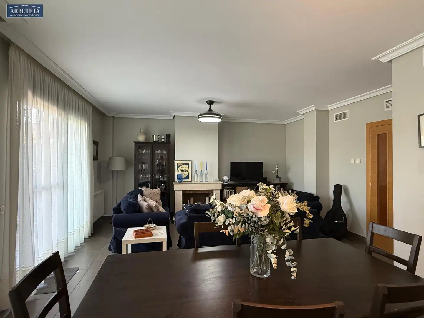 Sala de estar de Casa adosada en venta en Yebes con Aire acondicionado, Calefacción y Terraza
