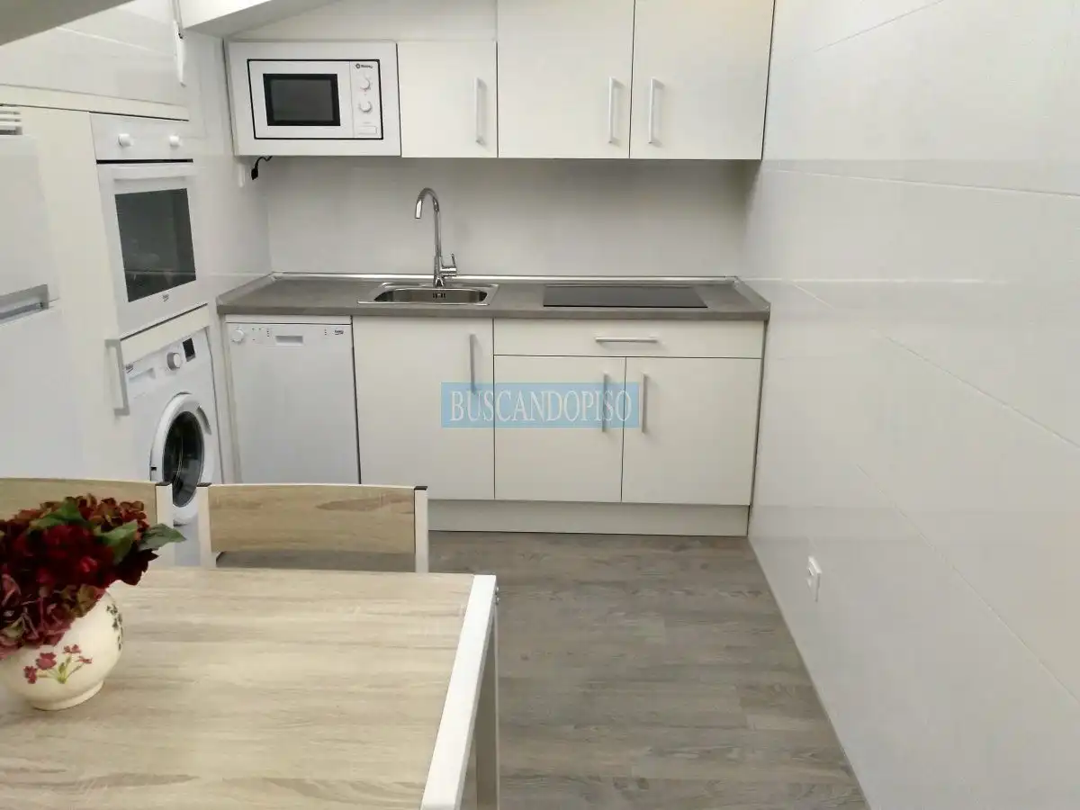 Cocina de Estudio de alquiler en  Logroño con Aire acondicionado, Calefacción y Parquet