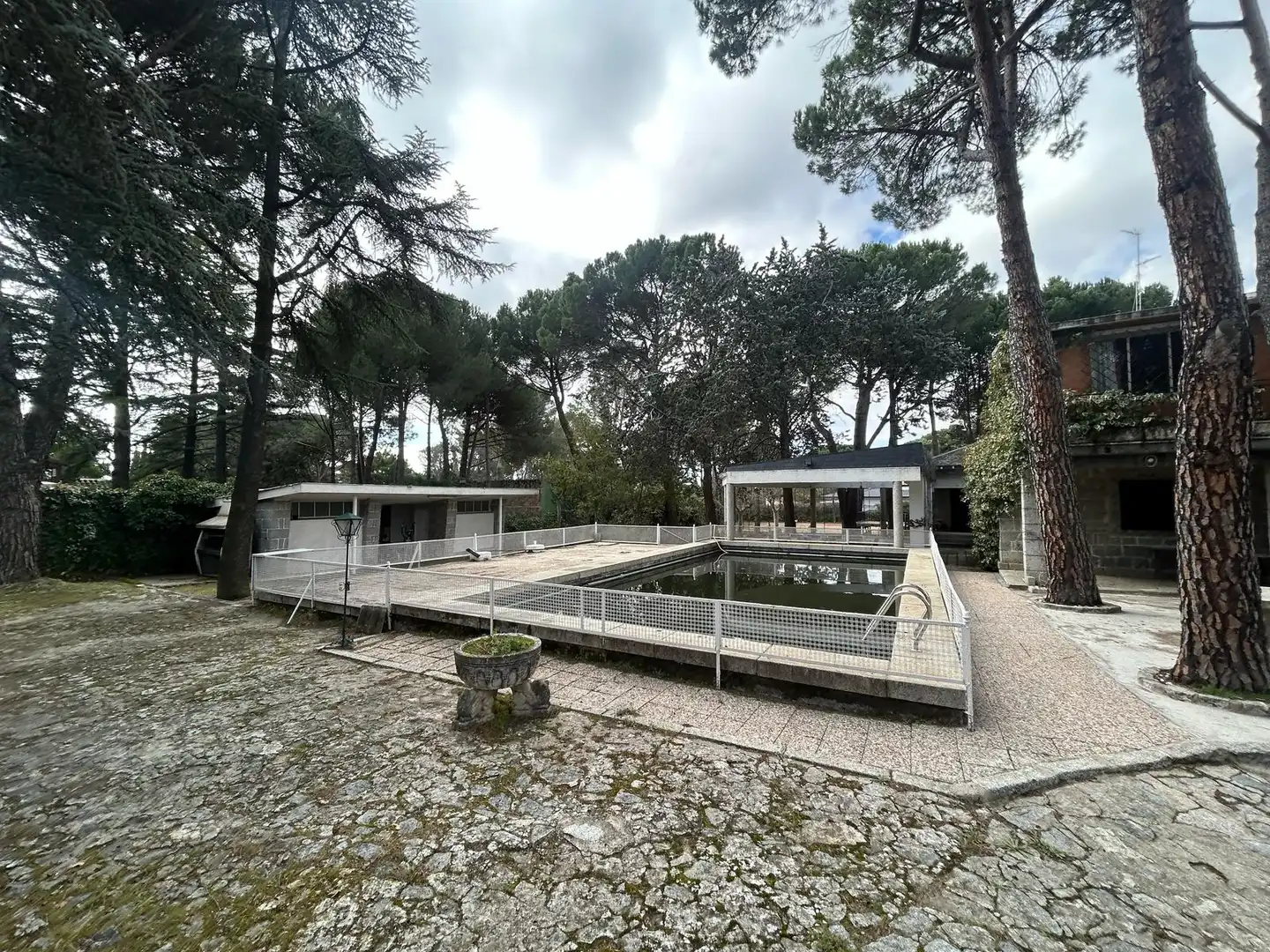 Vista exterior de Casa o chalet en venta en Torrelodones con Calefacción, Jardín privado y Parquet