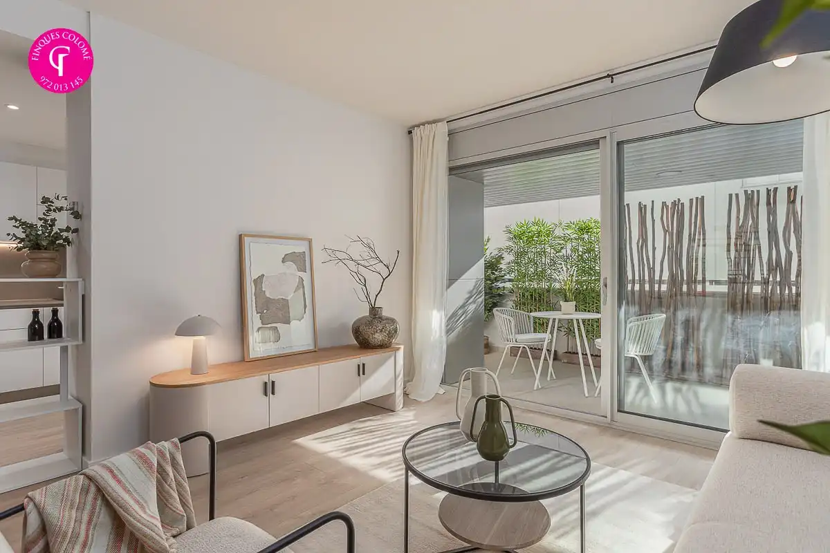 Living room of Flat for sale in Girona  with Air Conditioner, Heating and Swimming Pool