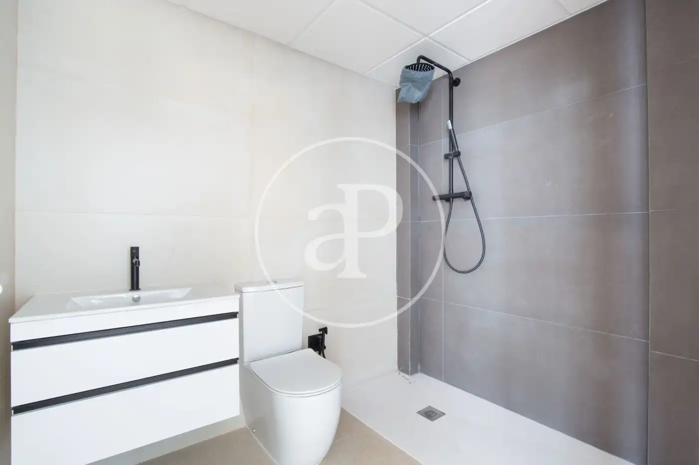 Baño de Casa adosada en venta en Chiva con Aire acondicionado, Calefacción y Jardín privado