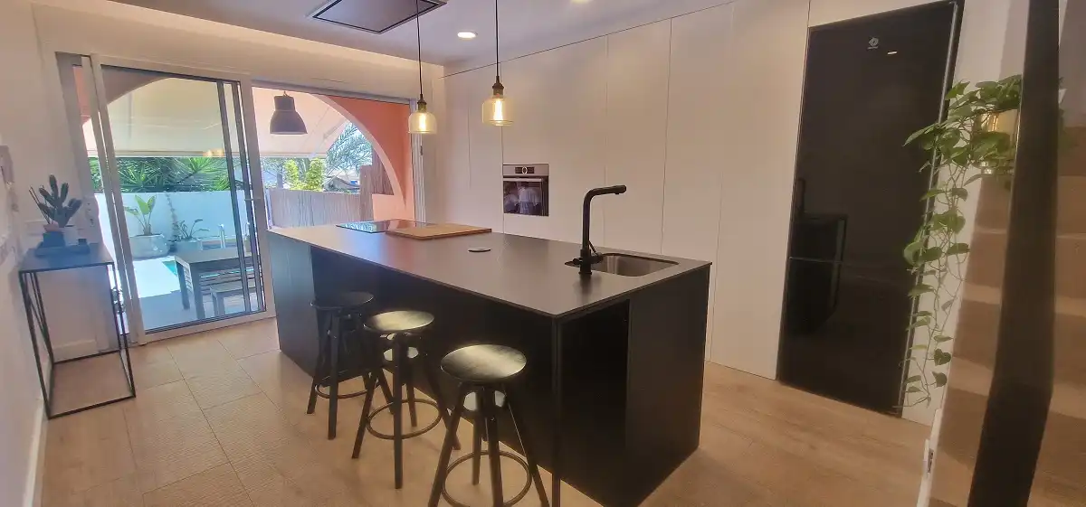 Cocina de Casa o chalet en venta en Santa Pola con Aire acondicionado, Jardín privado y Piscina