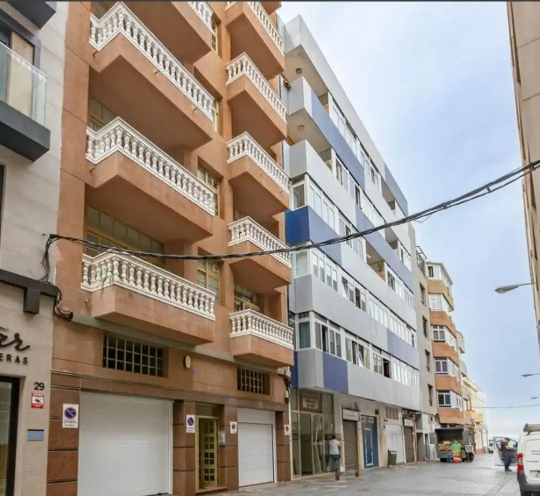 Außenansicht von Wohnung zur Miete in Las Palmas de Gran Canaria mit Möbliert, Ofen und Waschmaschine