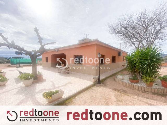 Casa-chalet en Venta en Novelda